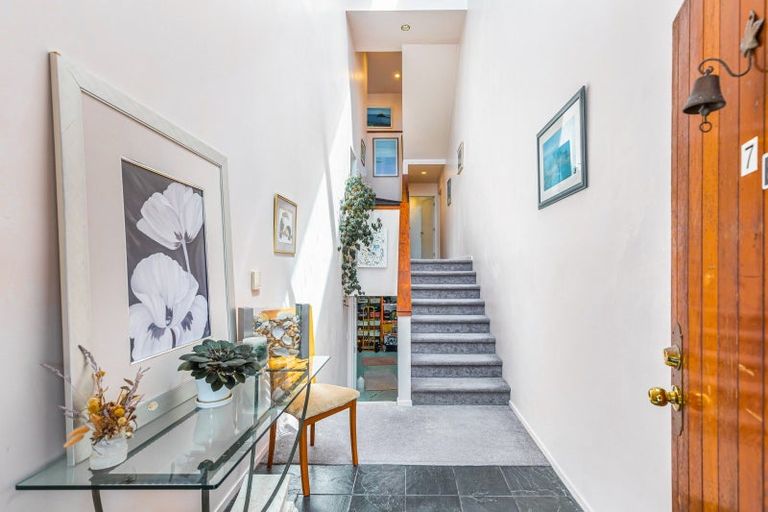 Photo of property in 2/7 Calypso Place, Rothesay Bay, Auckland, 0630