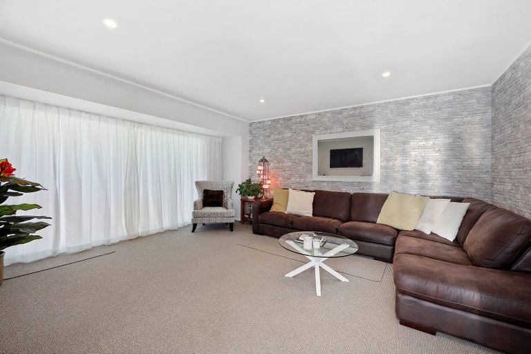 Photo of property in 1/252 Hibiscus Coast Highway, Orewa, 0931