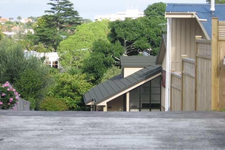 Photo of property in 72 Temple Street, Meadowbank, Auckland, 1072