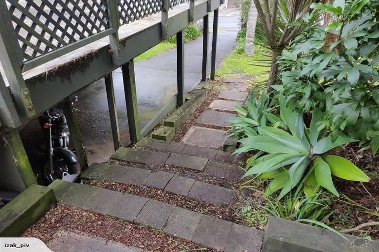 Photo of property in 1 Kayle Glen, West Harbour, Auckland, 0618