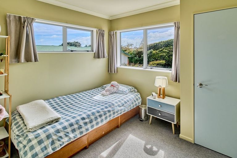 Photo of property in 10 Pohutukawa Grove, Titahi Bay, Porirua, 5022