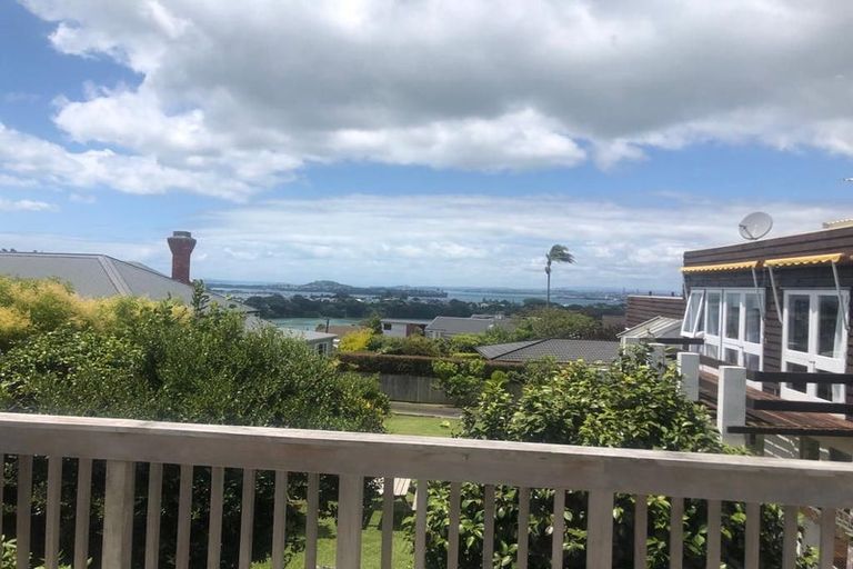 Photo of property in 46a Hinemoa Street, Birkenhead, Auckland, 0626