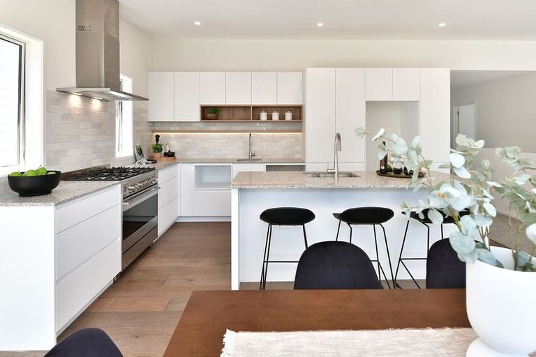 Photo of property in 299 Whangaparaoa Road, Red Beach, 0932