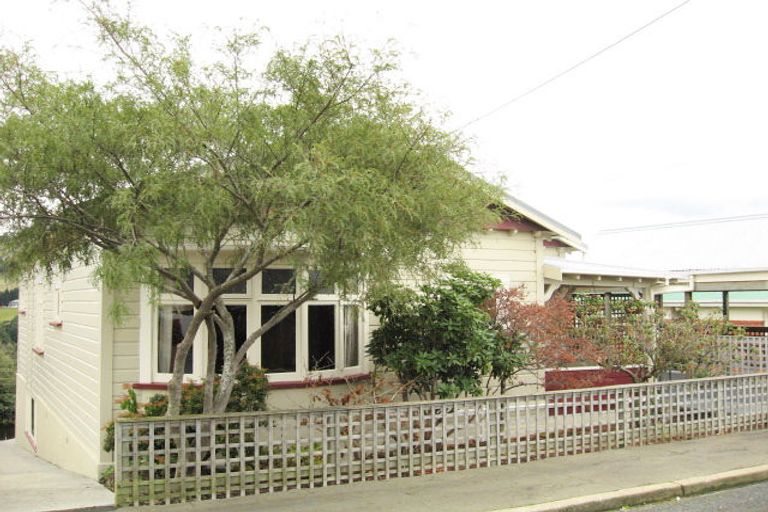 Photo of property in 6 Borthwick Street, Kenmure, Dunedin, 9011
