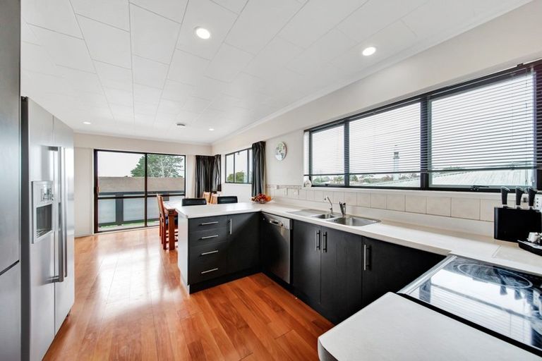 Photo of property in 25 Truby King Street, Merrilands, New Plymouth, 4312