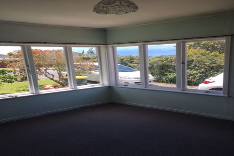 Photo of property in 82 Ocean View Road, Northcote, Auckland, 0627