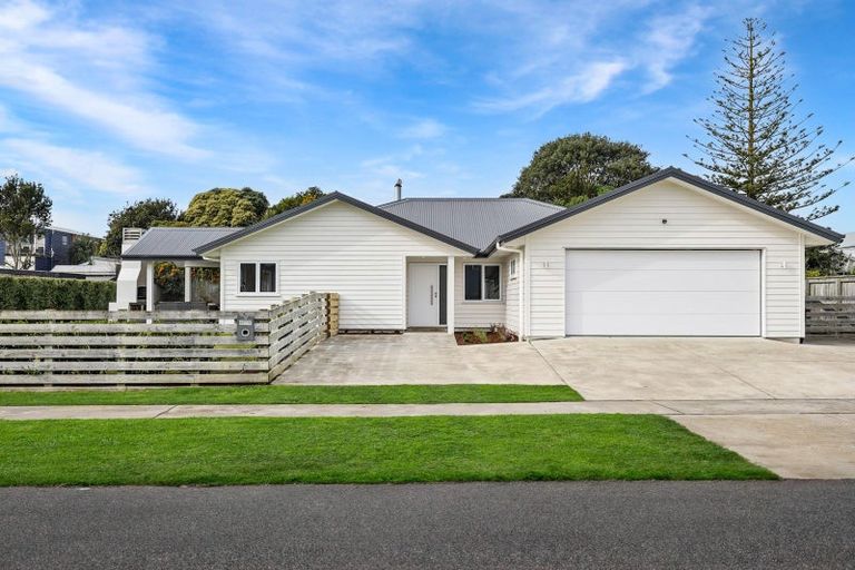 Photo of property in 17 Pohutukawa Drive, Eskdale, Napier, 4182