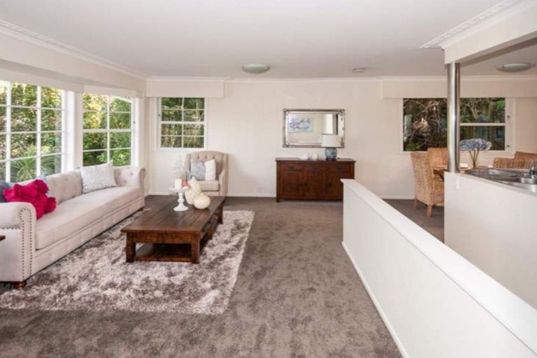 Photo of property in 14 Sovereign Place, Glenfield, Auckland, 0629
