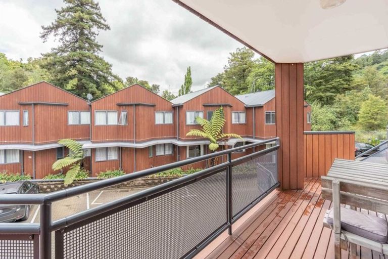 Photo of property in 22/3 The Avenue, Albany, Auckland, 0632