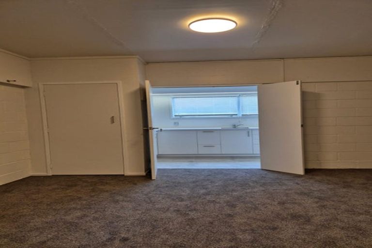 Photo of property in 15 Beeche Place, Birkdale, Auckland, 0626