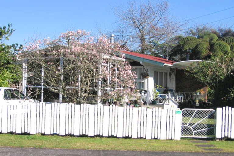 Photo of property in 11 Snell Avenue, Papakura, 2110