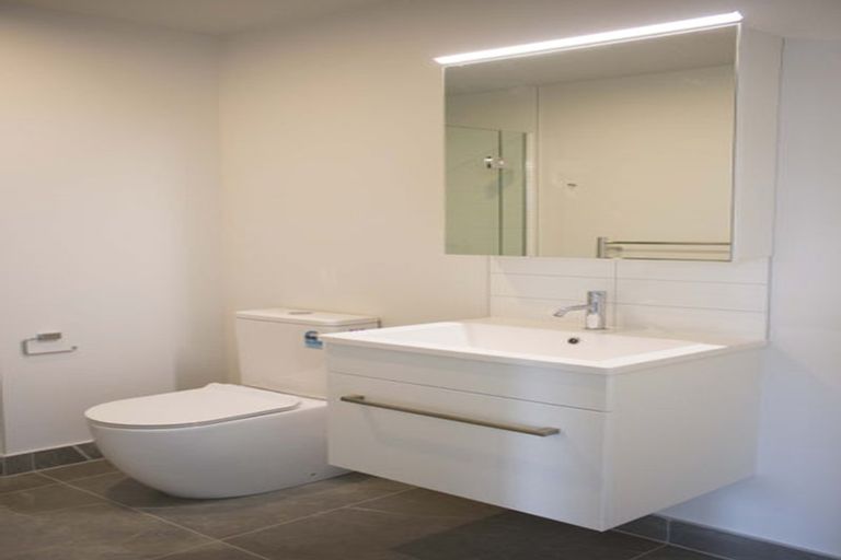 Photo of property in 1/16 Home Street, Mount Victoria, Wellington, 6011