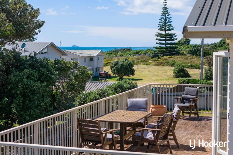 Photo of property in 281 Seaforth Road, Waihi Beach, 3611