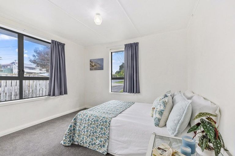 Photo of property in 43 Waiuta Street, Titahi Bay, Porirua, 5022