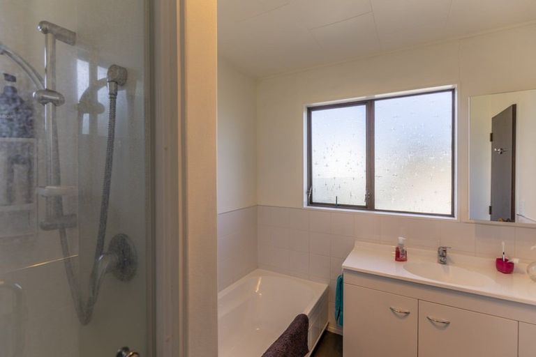 Photo of property in 7 Latham Stubbs Crescent, Waipawa, 4210