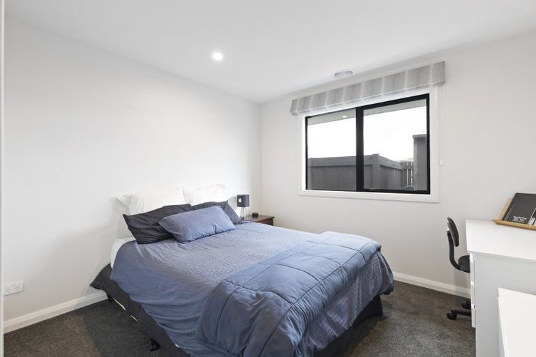 Photo of property in 2 Corsica Court, Fitzherbert, Palmerston North, 4410