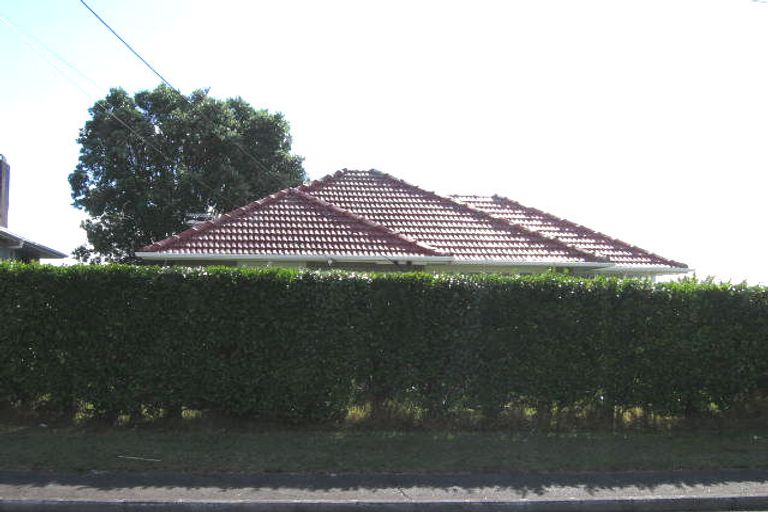 Photo of property in 2/25 Barrys Road, Glendene, Auckland, 0602