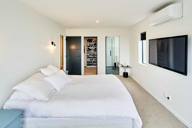 Photo of property in 44 Domett Street, Newlands, Wellington, 6037