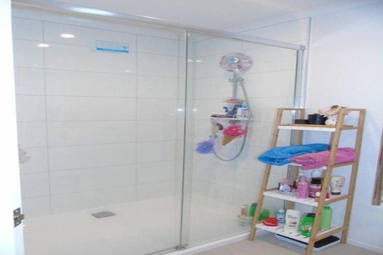 Photo of property in 19/9 Surrey Street, Tawa, Wellington, 5028