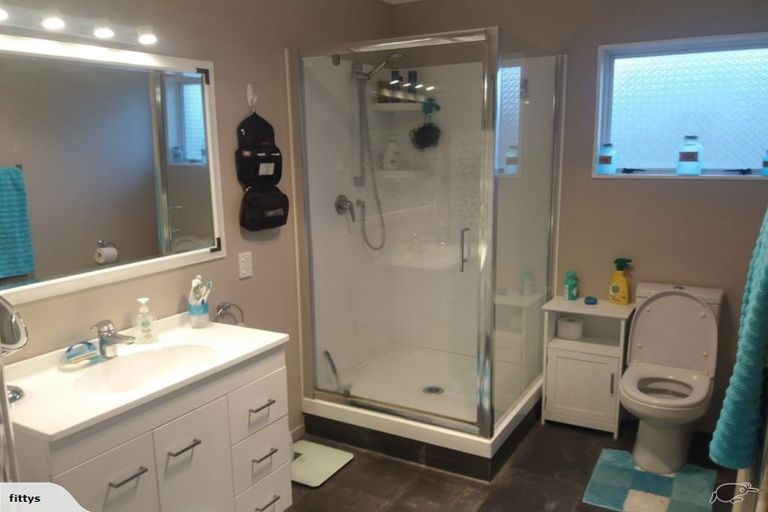 Photo of property in 11 Kensington Place, Fairfield, Hamilton, 3214