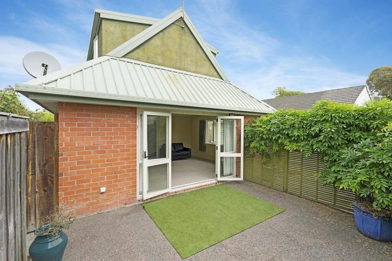 Photo of property in 1/134 Waimairi Road, Ilam, Christchurch, 8041