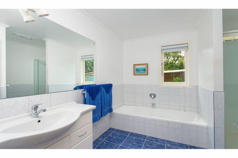 Photo of property in 2142 Awhitu Road, Pollok, 2684