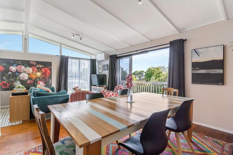 Photo of property in 21 Waterlea Avenue, Mangere Bridge, Auckland, 2022