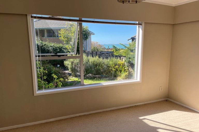 Photo of property in 2/37 Channel View Road, Campbells Bay, Auckland, 0630