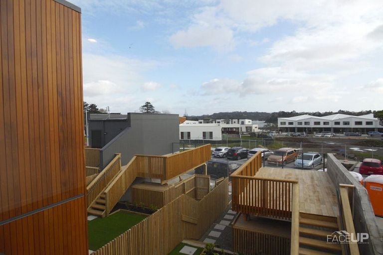 Photo of property in 5 Hudson Bay Road, Hobsonville, Auckland, 0616