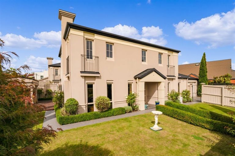 Photo of property in 12 Chateau Drive, Burnside, Christchurch, 8053