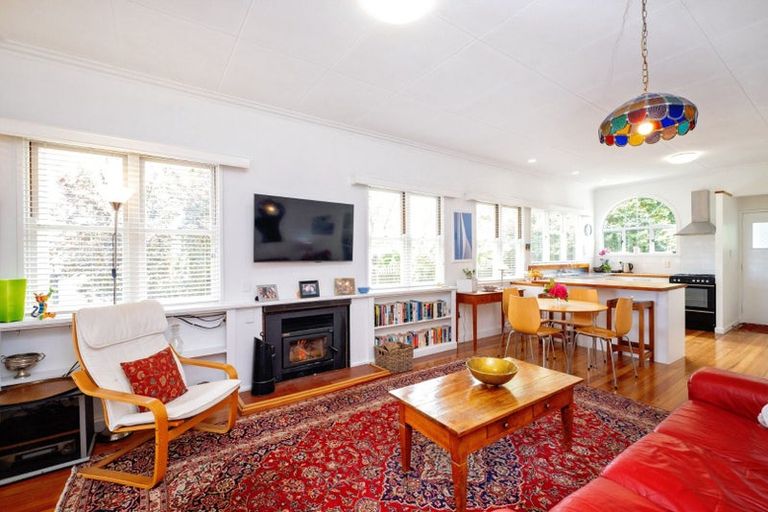 Photo of property in 14 Tauroa Road, Havelock North, 4130