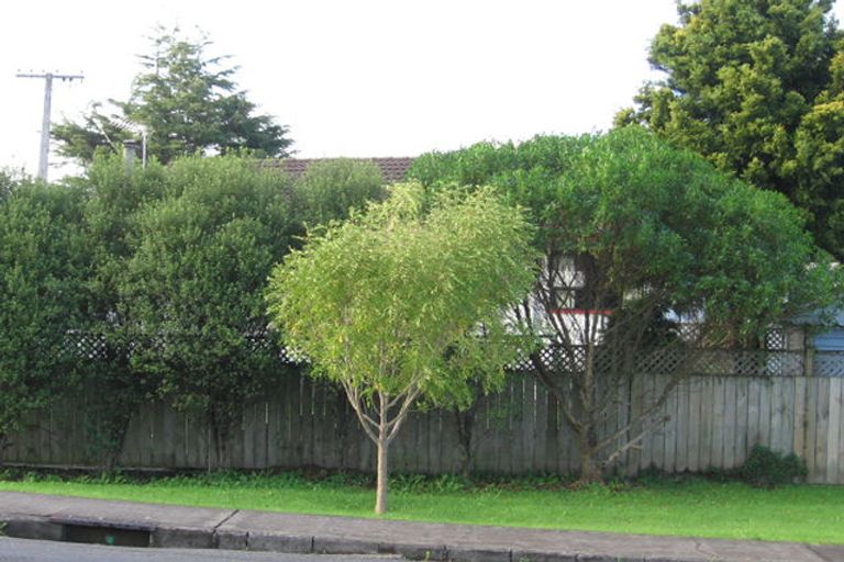 Photo of property in 2/92 Triangle Road, Massey, Auckland, 0614