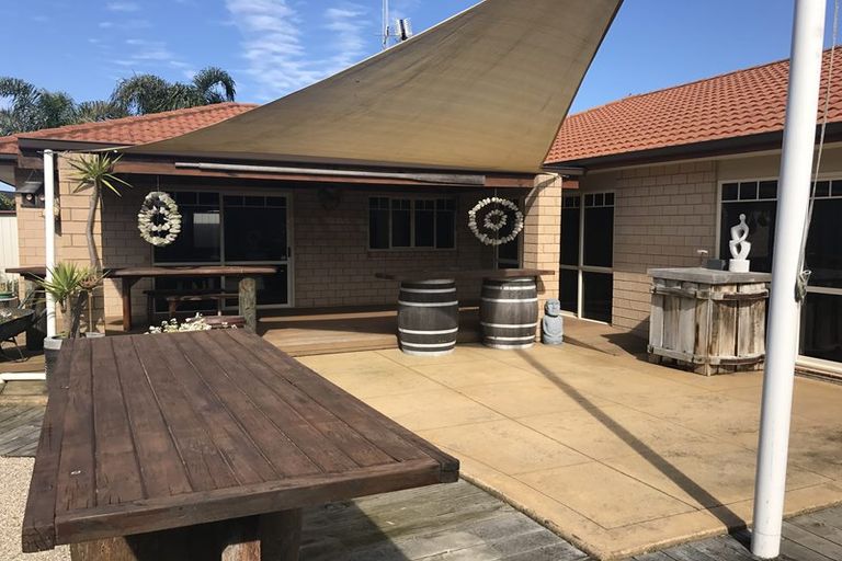 Photo of property in 10 Santa Cruz Drive, Papamoa Beach, Papamoa, 3118