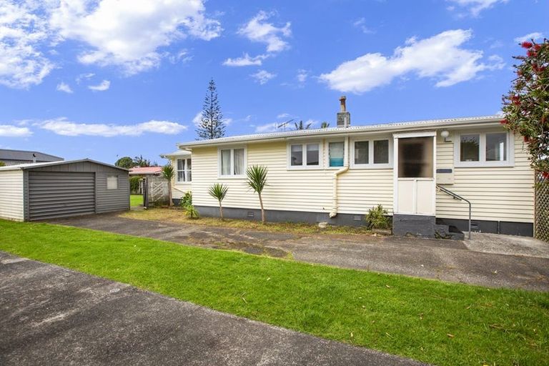 Photo of property in 11 West Hoe Road, Orewa, 0931