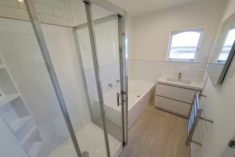 Photo of property in 1/45 Castor Bay Road, Castor Bay, Auckland, 0620