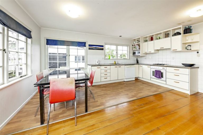 Photo of property in 8 Cargill Street, Papakura, 2110