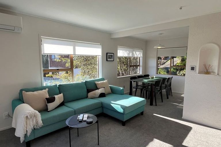 Photo of property in 2/16 Malters Place, Browns Bay, Auckland, 0630