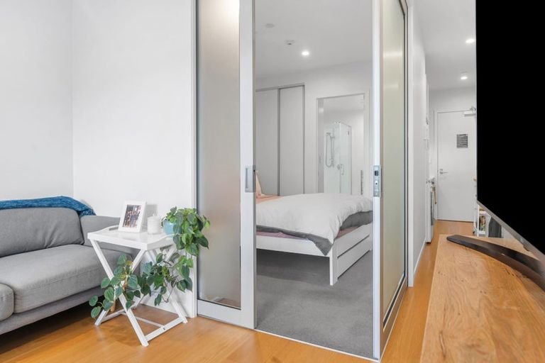 Photo of property in Frank Sargeson Apts, 5/74g Anzac Street, Takapuna, Auckland, 0622