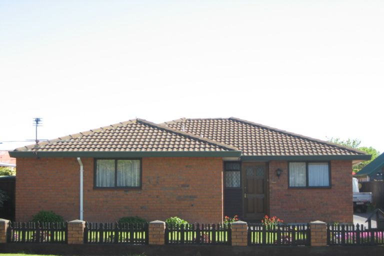 Photo of property in 1/3 Winters Road, Redwood, Christchurch, 8051