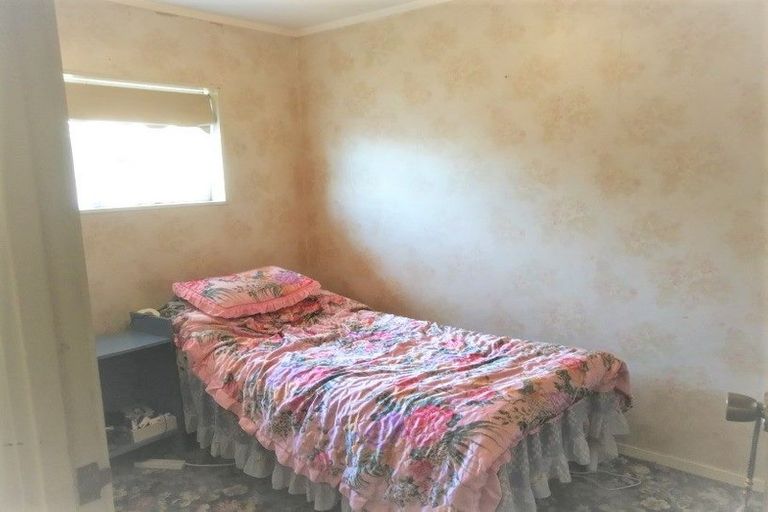 Photo of property in 17a Covil Avenue, Te Atatu South, Auckland, 0610