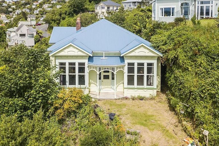 Photo of property in 39 Garden Road, Northland, Wellington, 6012