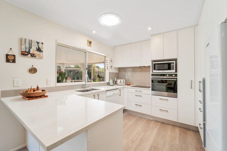 Photo of property in 39 Lakeside Drive, Orewa, 0931