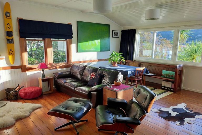 Photo of property in 17a Taranaki Street, Picton, 7220