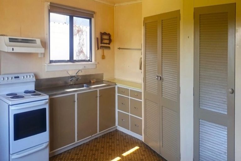 Photo of property in 21 Domett Street, Waitara, 4320