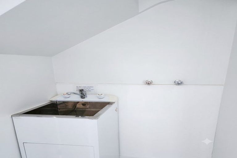 Photo of property in 9/6 John Jennings Drive, Oteha, Auckland, 0632