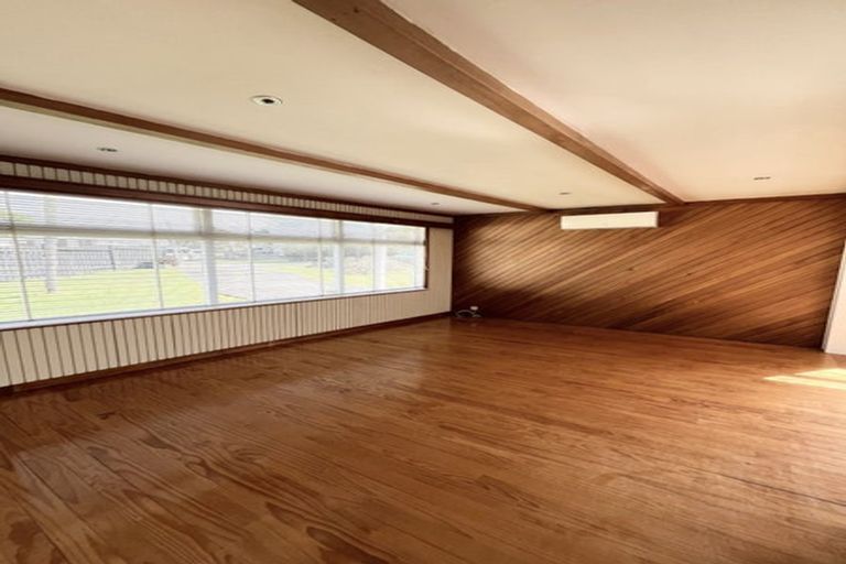 Photo of property in 17 Bayside Avenue, Te Atatu Peninsula, Auckland, 0610