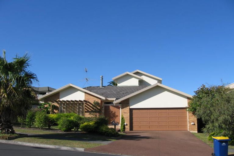 Photo of property in 9 Calypso Way, Unsworth Heights, Auckland, 0632