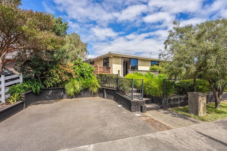 Photo of property in 10 Robert Grove, Paraparaumu, 5032
