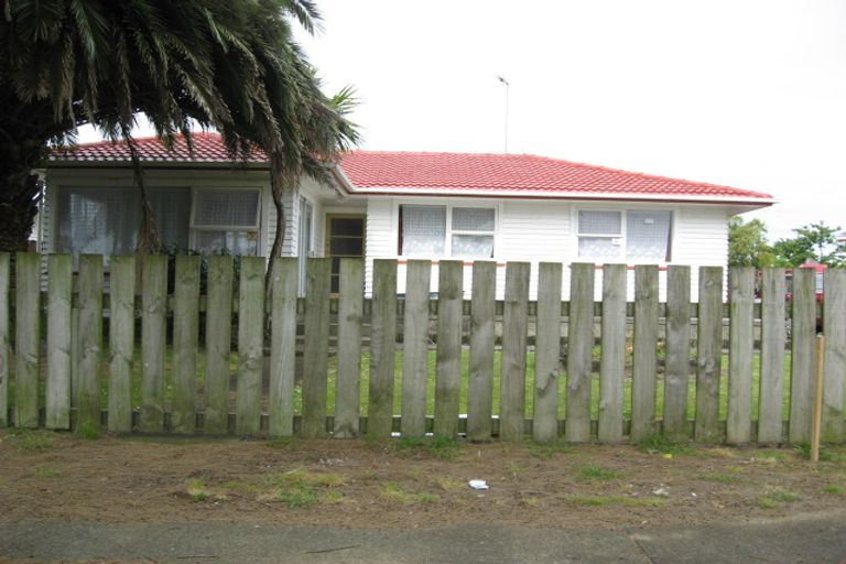 Photo of property in 60 Convair Crescent, Mangere, Auckland, 2022