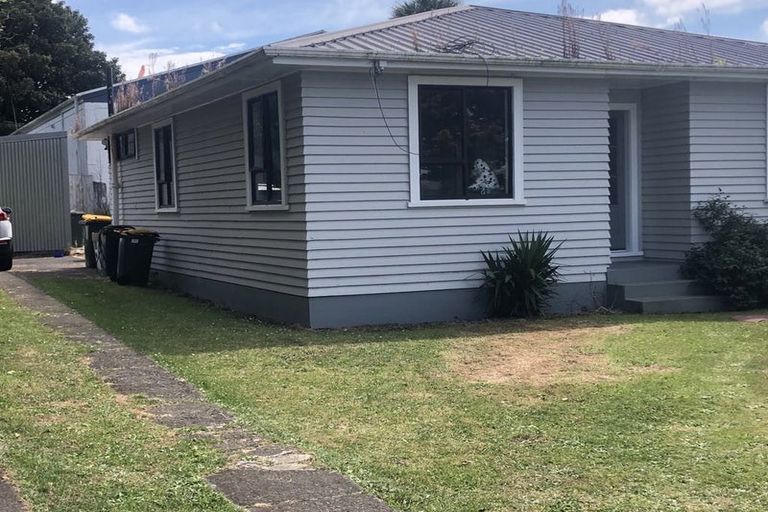 Photo of property in 12 West Street, Eltham, 4322